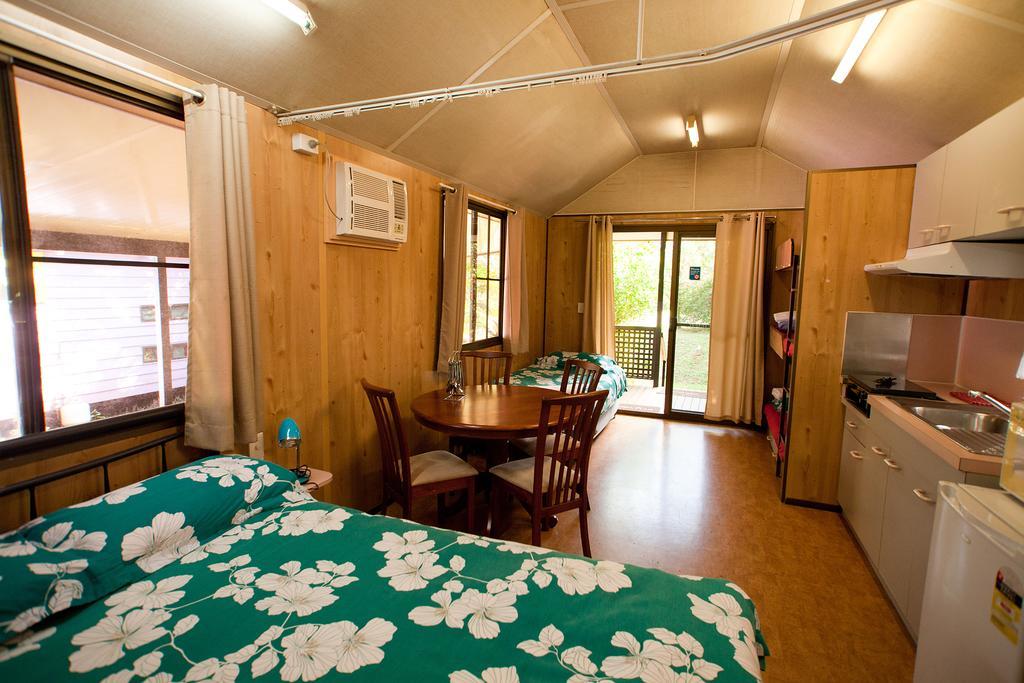 Lake Eacham Tourist Park & Cabins Habitación foto