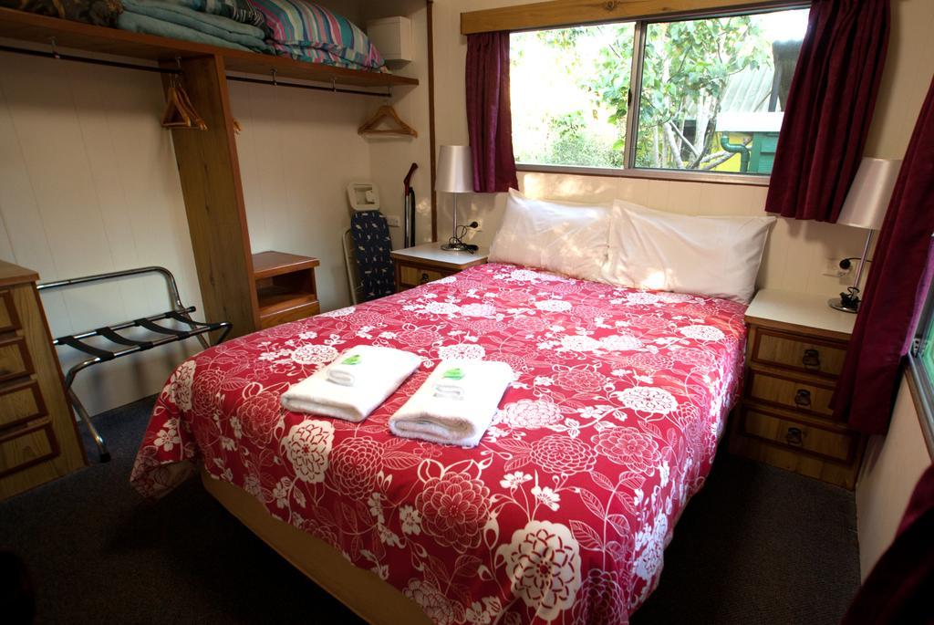 Lake Eacham Tourist Park & Cabins Habitación foto
