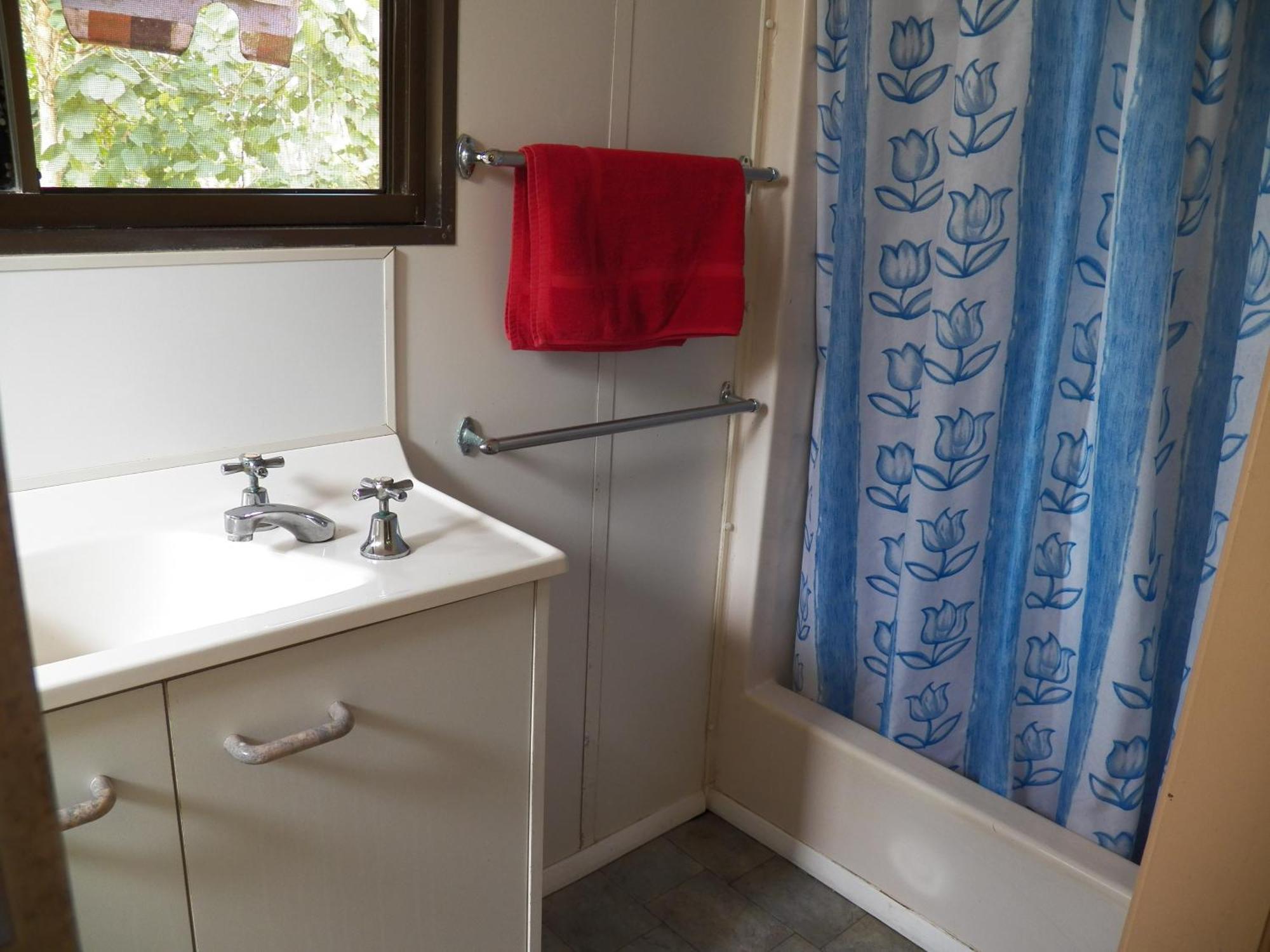 Lake Eacham Tourist Park & Cabins Habitación foto